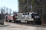 NS 5622 is running the wye at Pomona